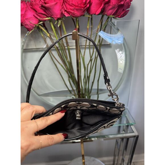 Vintage Coach Black & Grey Signature Canvas Wristlet - Picture 5 of 6